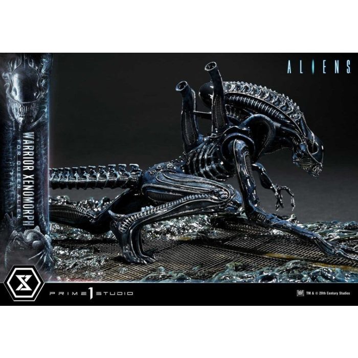 Aliens (Film) Ultimate Diorama Masterline Statue Warrior Xenomorph for Queen Alien 23 cm