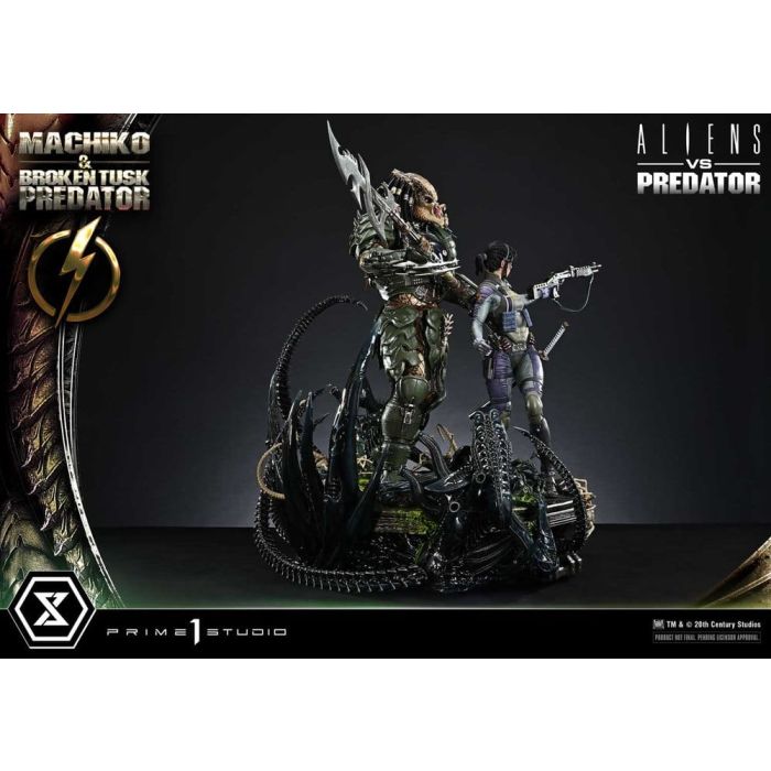 Aliens vs. Predator (Comic) Ultimate Premium Masterline Statue 1/4 Machiko & Broken Tusk Predator 79 cm