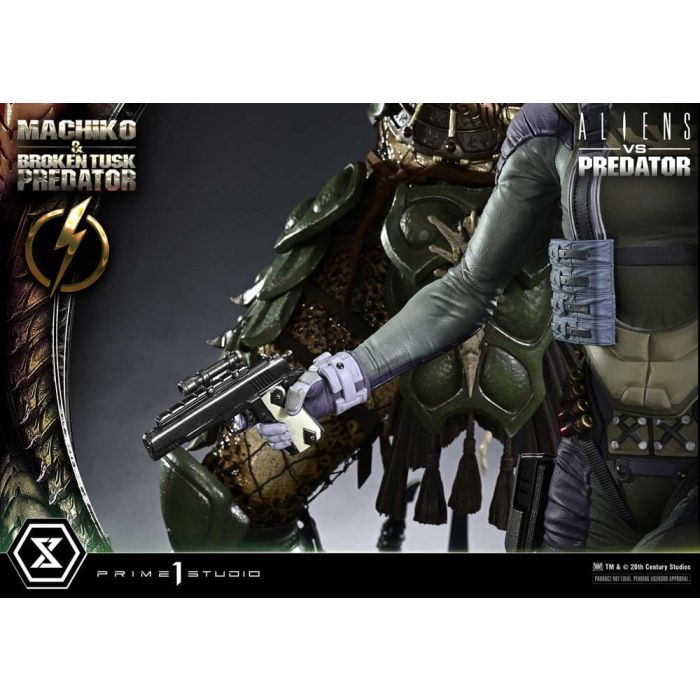 Aliens vs. Predator (Comic) Ultimate Premium Masterline Statue 1/4 Machiko & Broken Tusk Predator 79 cm