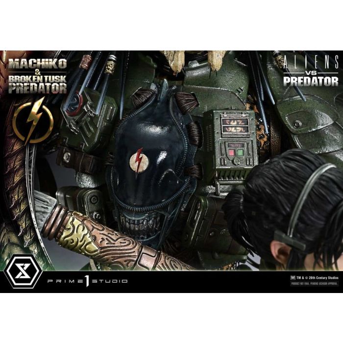 Aliens vs. Predator (Comic) Ultimate Premium Masterline Statue 1/4 Machiko & Broken Tusk Predator 79 cm