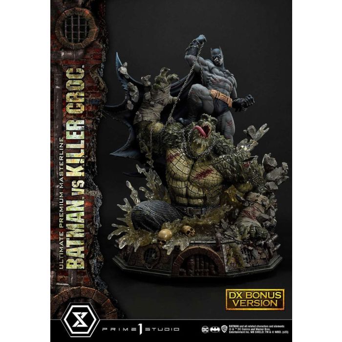 Batman Ultimate Premium Masterline Series Statue Batman Versus Killer Croc Deluxe Bonus Version 71 cm
