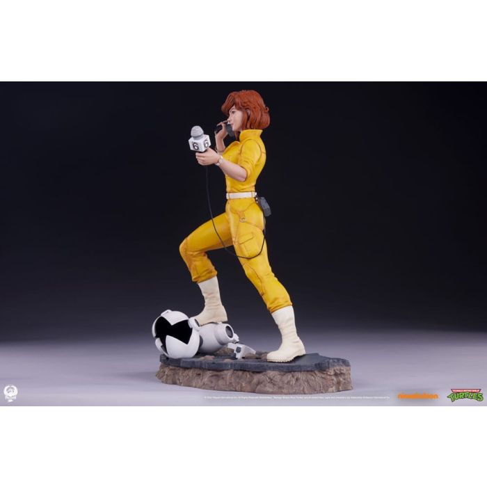 Teenage Mutant Ninja Turtles Premier Series Statue 1/4 April O'Neil 46 cm