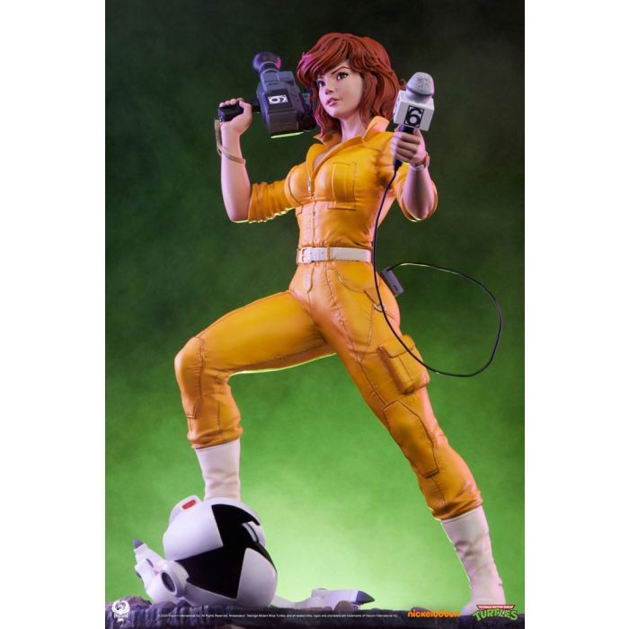 Teenage Mutant Ninja Turtles Premier Series Statue 1/4 April O'Neil 46 cm