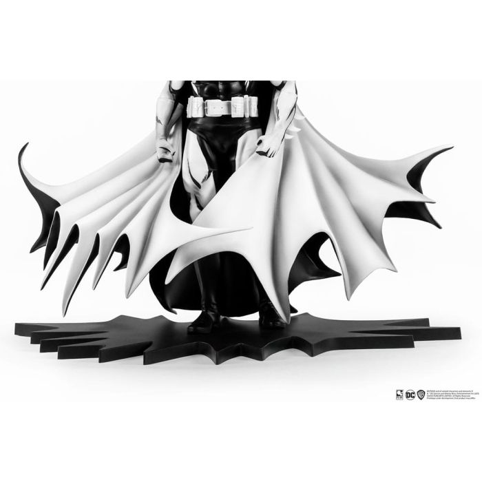 Batman PX PVC Statue 1/8 SDCC 2024 Batman Black & White Version 27 cm  