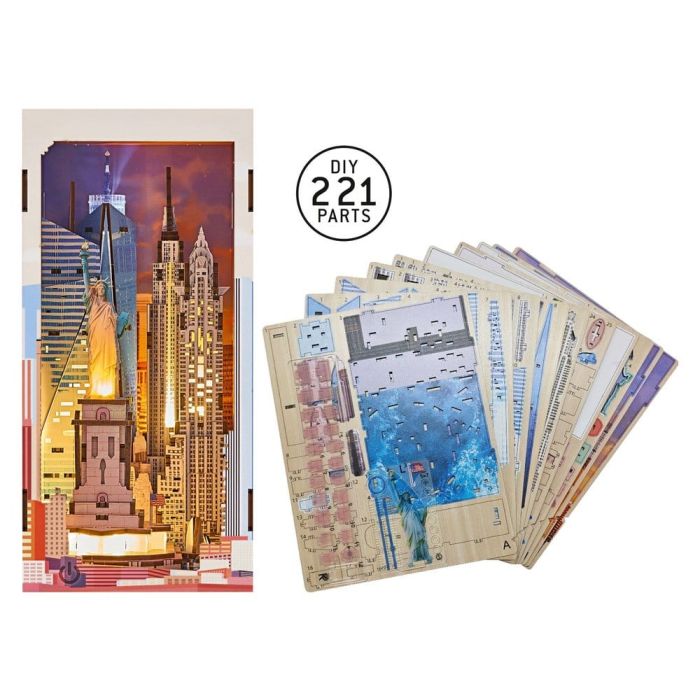 Revell Tiny Adventures Book Nook Mini Diorama New York 18 cm