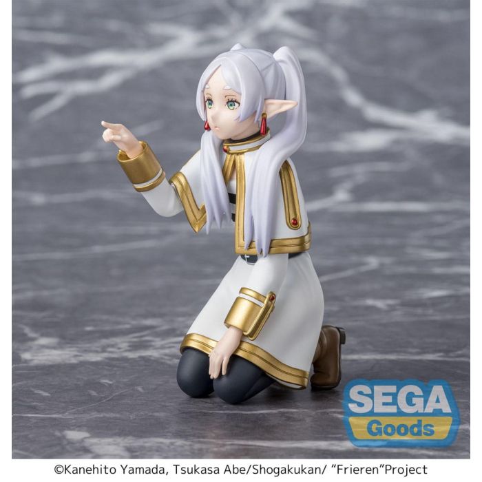 Frieren: Beyond Journey's End PM Perching PVC Statue Frieren Poking Something 10 cm