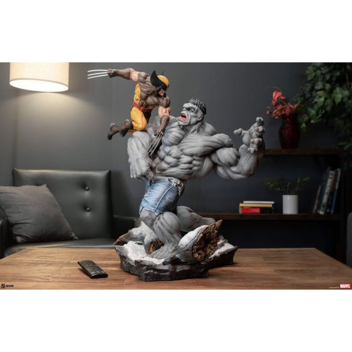 Marvel Statue Grey Hulk vs Wolverine 58 cm