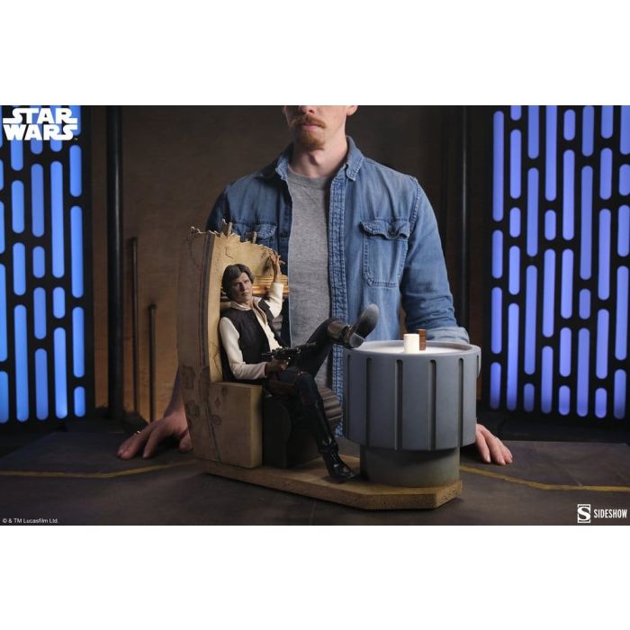Star Wars Episode IV Mixed Media Premium Format Figure Han Solo: Sorry About the Mess 32 cm