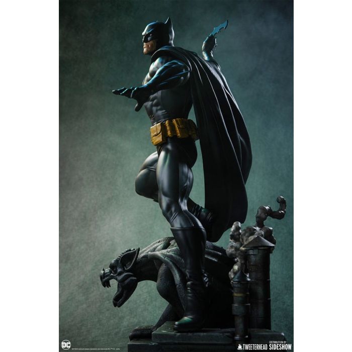DC Comics Maquette 1/6 Batman (Black and Gray Edition) 50 cm