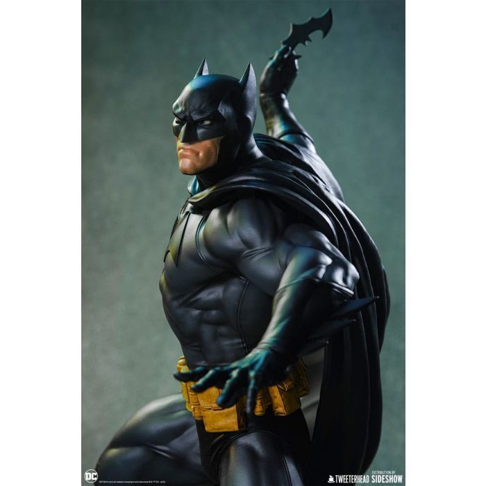 DC Comics Maquette 1/6 Batman (Black and Gray Edition) 50 cm