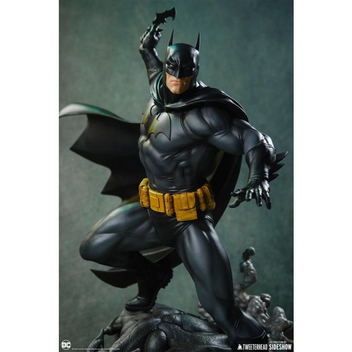 DC Comics Maquette 1/6 Batman (Black and Gray Edition) 50 cm