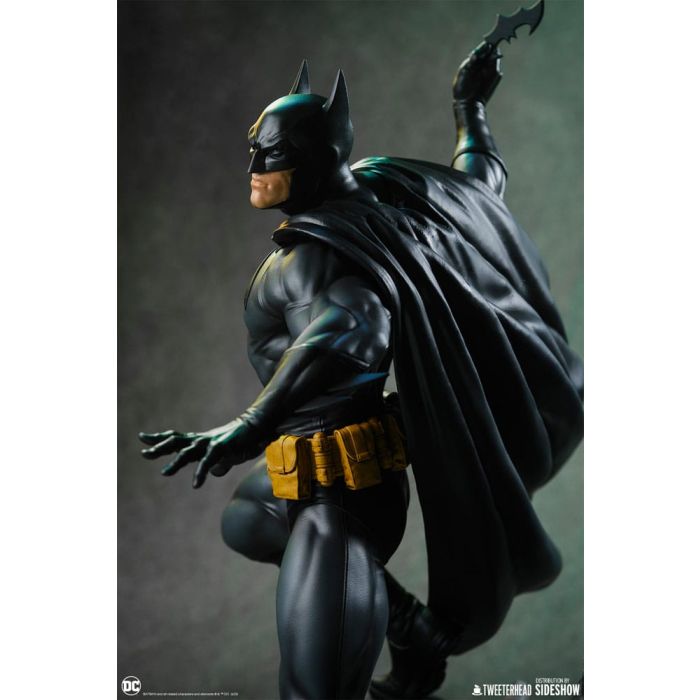 DC Comics Maquette 1/6 Batman (Black and Gray Edition) 50 cm