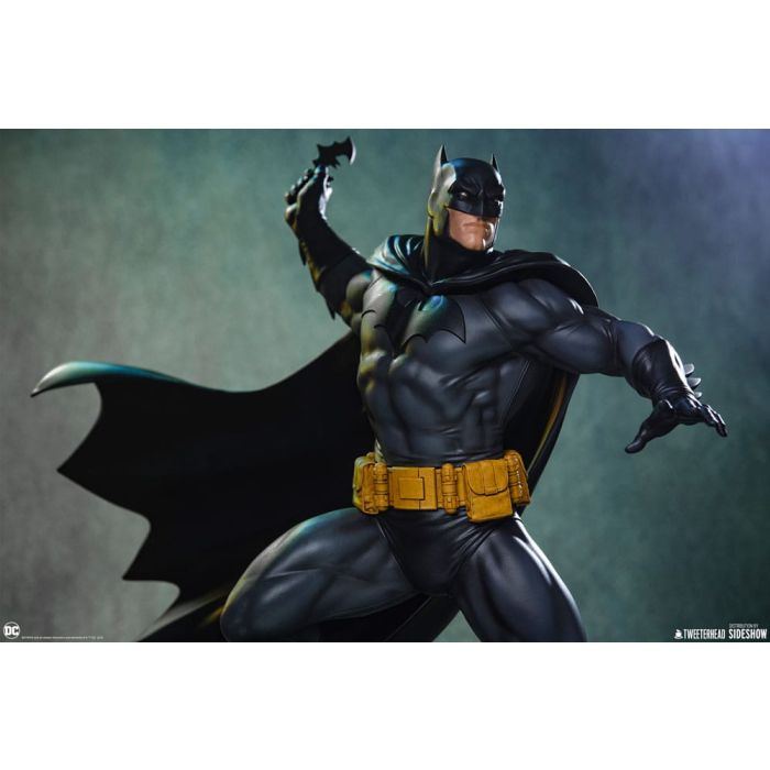 DC Comics Maquette 1/6 Batman (Black and Gray Edition) 50 cm