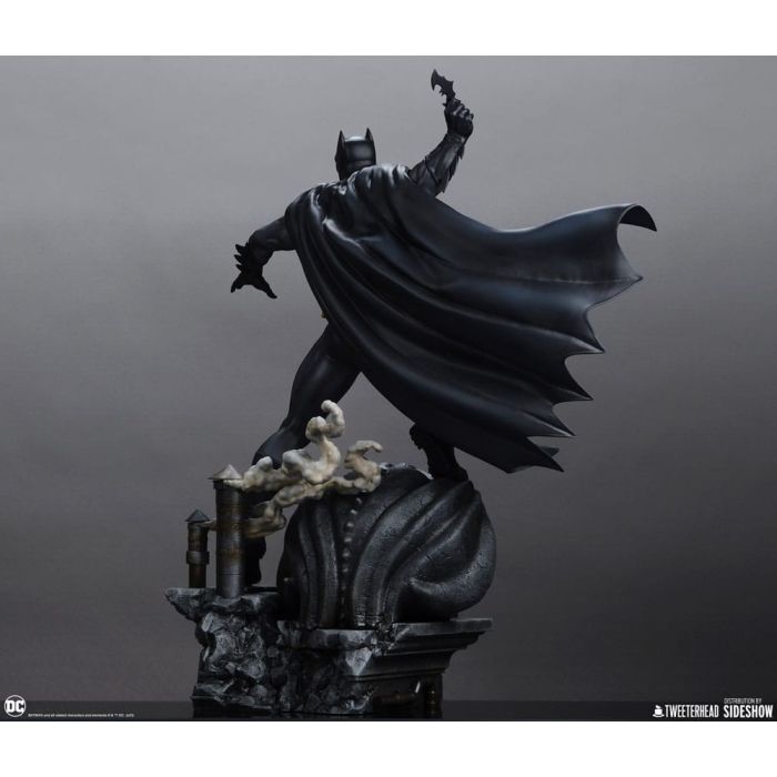 DC Comics Maquette 1/6 Batman (Black and Gray Edition) 50 cm