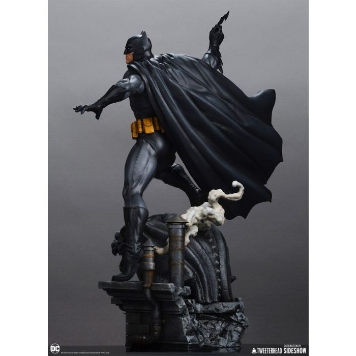 DC Comics Maquette 1/6 Batman (Black and Gray Edition) 50 cm