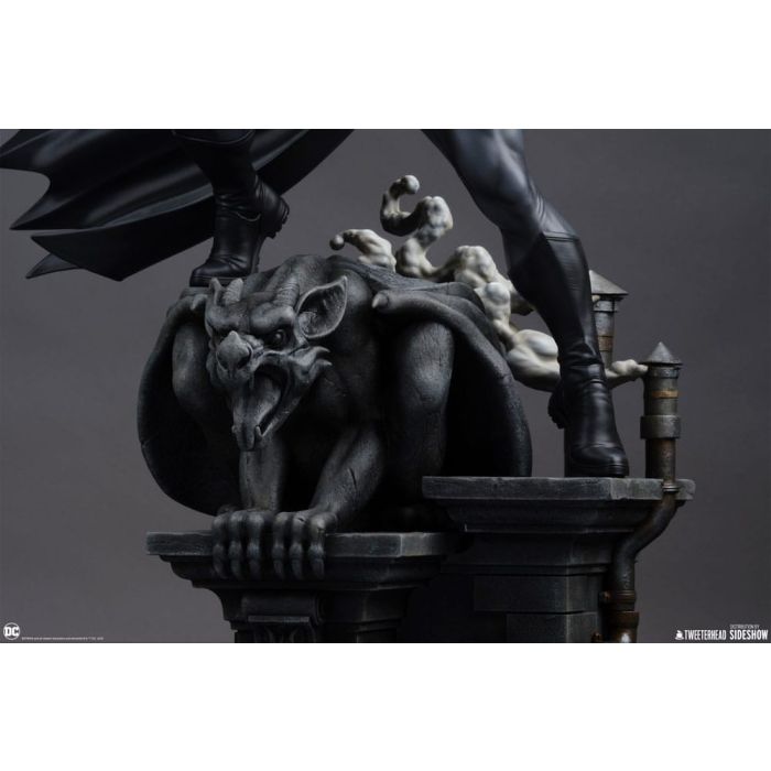 DC Comics Maquette 1/6 Batman (Black and Gray Edition) 50 cm