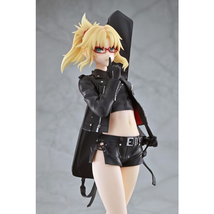 Fate/Apocrypha PVC Statue 1/7 Red Saber (Mordred) Original Glasses Model Ver. 22 cm
