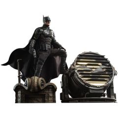 Batman and Bat-Signal 1:6 Scale Figure - Hot Toys - The Batman