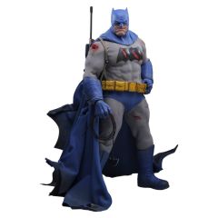 Batman: The Dark Knight Returns Comic Masterpiece Action Figure 1/6 Batman (Battle Damaged Version) 32 cm