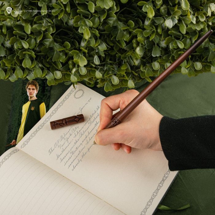 Cedric Diggory Wand Pen and Display / Toverstok pen met houder - Harry Potter