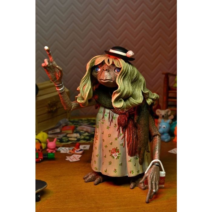 E.T. the Extra-Terrestrial - E.T. in Disguise Ultimate Action Figure