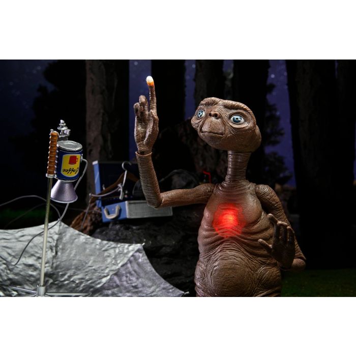 E.T. the Extra-Terrestrial - E.T. Ultimate Deluxe Action Figure